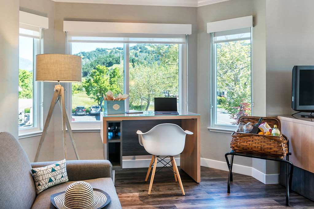 Upvalley Inn & Hot Springs Napa Valley, Ascend Hotel Collection Calistoga Room photo